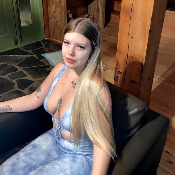 Profile Picture of Lily Felix (@lilyfelix14) on Poshmark