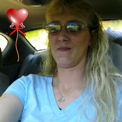 Profile Picture of Melinda Kinzalow (@nanaplaybunny) on Twitter