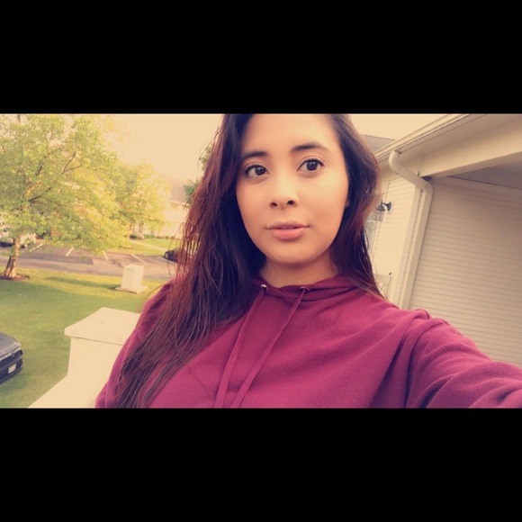 Profile Picture of Jazmin Alejandre (@jazminalejan242) on Poshmark