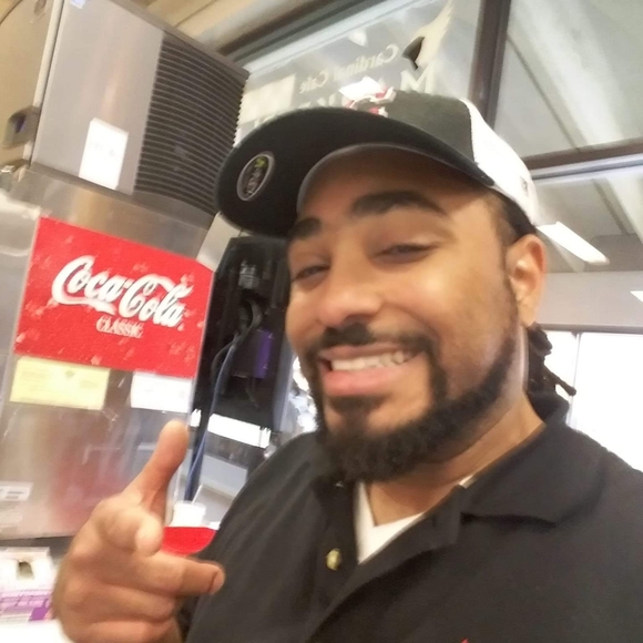 Profile Picture of Carlos Harris (@kurtey2003) on Poshmark