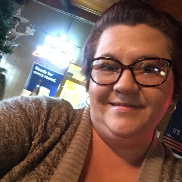 Profile Picture of Sandra Seaborn (@sandradawn39) on Poshmark