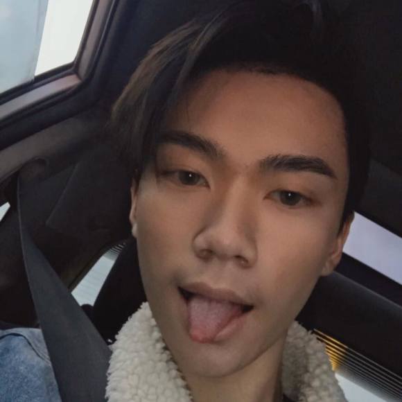 Profile Picture of Thomas Huynh (@thomaswashere) on Poshmark