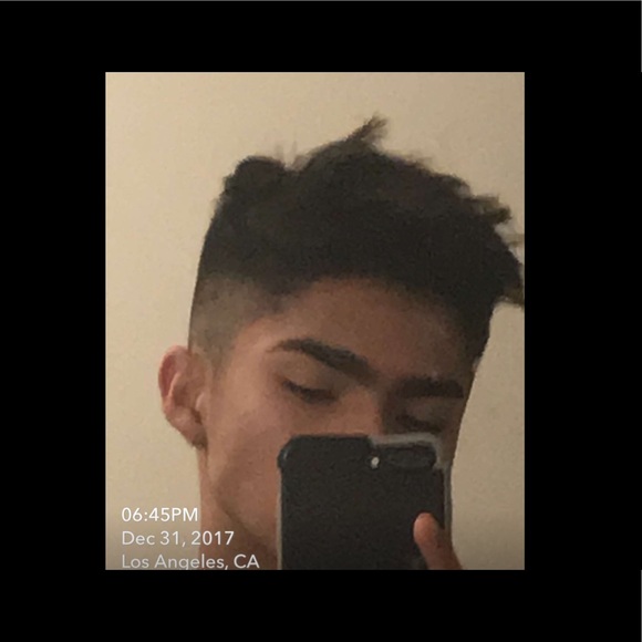 Profile Picture of Michael Fernandez (@michaelstole) on Poshmark