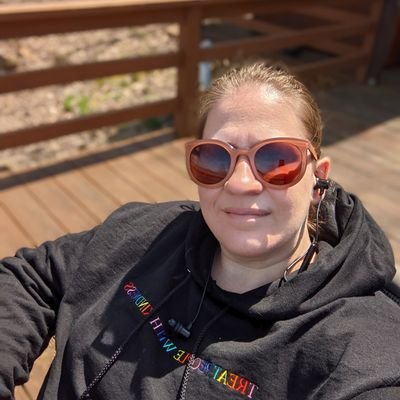 Profile Picture of April Swope (@abrilsdawn) on Twitter