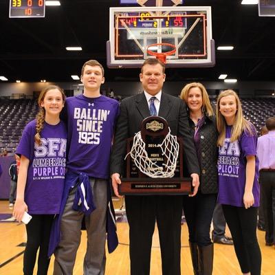 Profile Picture of Brad Underwood (@CoachBradSFA) on Twitter