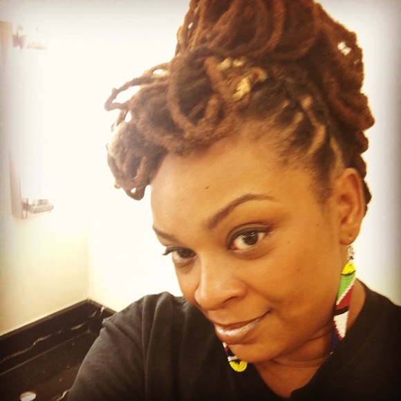 Profile Picture of Rosalind Scott (@rosalindscott) on Poshmark