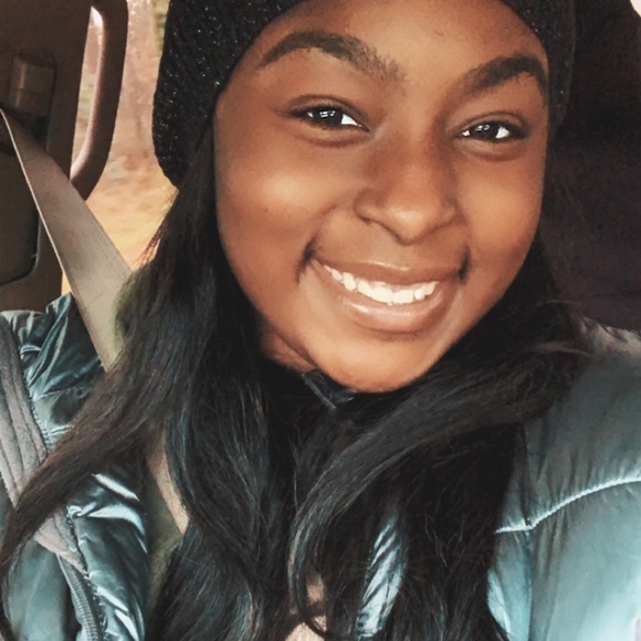 Profile Picture of Jasmiya Carothers (@jasmiyac) on Poshmark