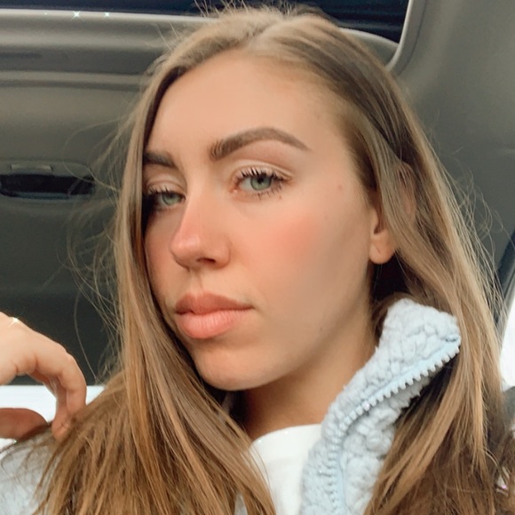 Profile Picture of Alexandria Speth (@alexxspeth) on Poshmark