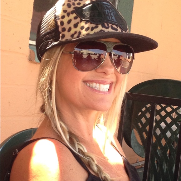 Profile Picture of Danielle Okelberry (@danniberry) on Poshmark