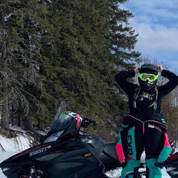 Profile Picture of Amanda Davidson (@amandadavids577) on Poshmark