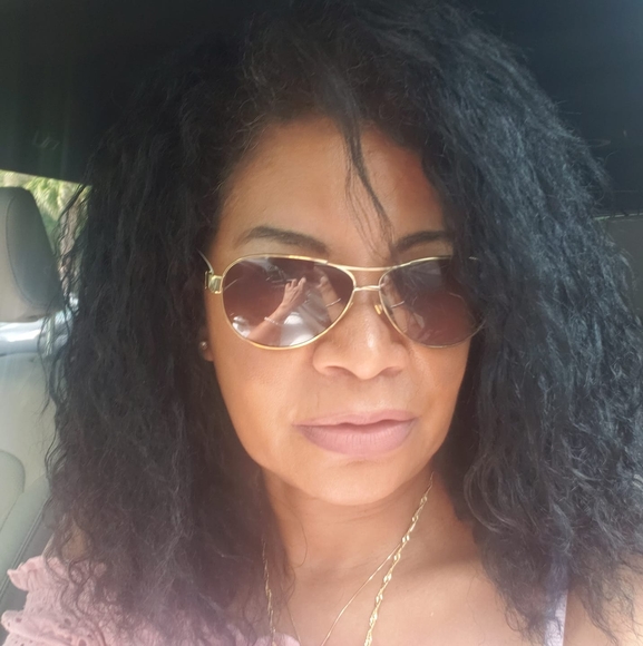 Profile Picture of Sandra Foody (@sandrafoody) on Poshmark