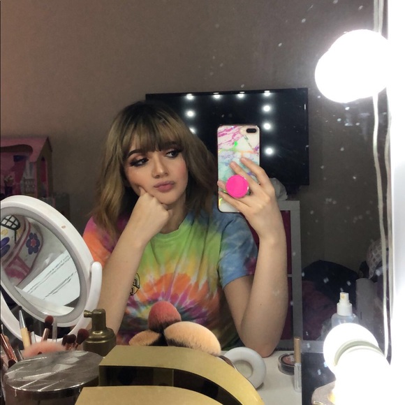 Profile Picture of Debye Flores (@debyeflores_) on Poshmark