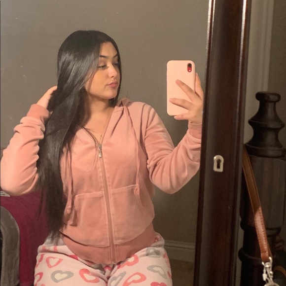 Profile Picture of Daisy Aldape (@daisyaldape) on Poshmark