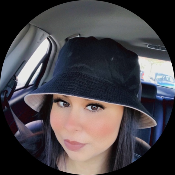 Jasmine Greyeyes - Poshmark Profile Picture of Jasmine Greyeyes (@greyja82) on Poshmark