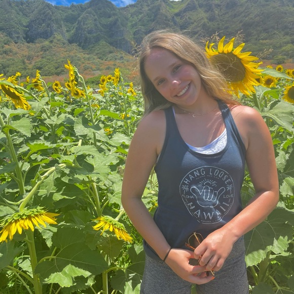 Ella Mitchler - Poshmark Profile Picture of Ella Mitchler (@kndmxmsmz) on Poshmark