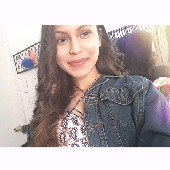 Profile Picture of Jesenia Gonzalez (@jessieheart) on Poshmark