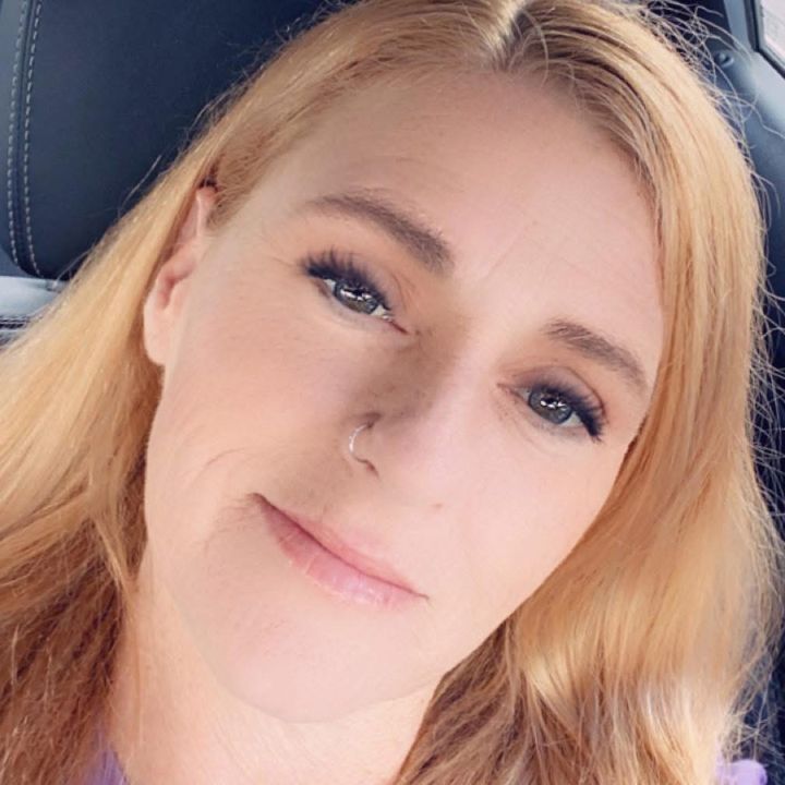 Profile Picture of Amber Ezzell (@ambieraye) on Tiktok