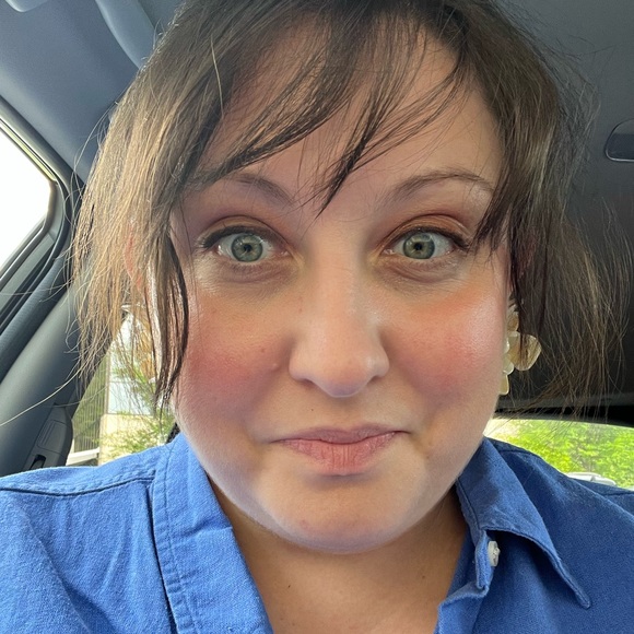 Profile Picture of Kelsey Nuttall (@kelseynuttall) on Poshmark