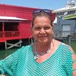 Profile Picture of lori lennox (@lennoxlori) on Instagram