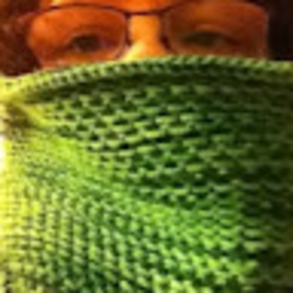 Profile Picture of Julia Deluca (@brainella) on Poshmark