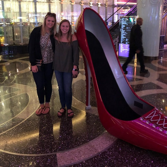 Profile Picture of Caity Bell (@caitbell436) on Poshmark