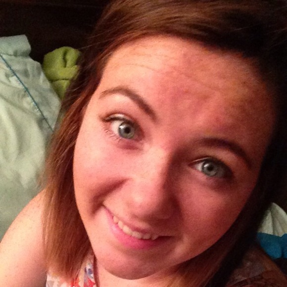 Profile Picture of Abbagale Olds (@abby_olds) on Poshmark