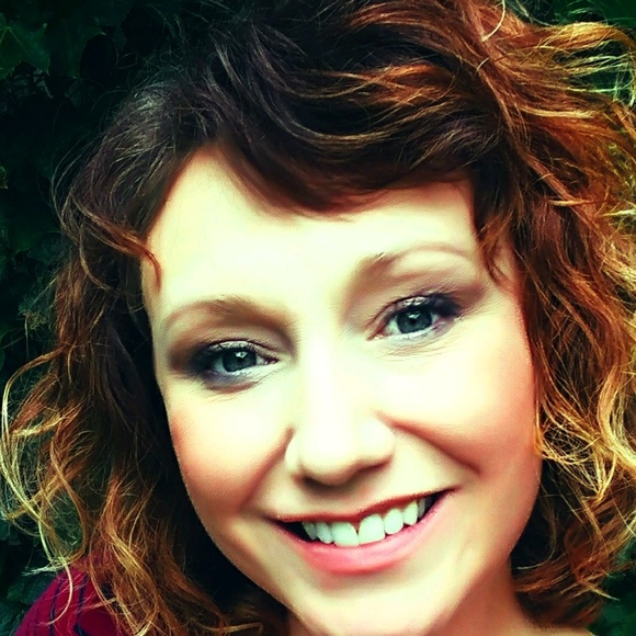 Profile Picture of Jessica Hamer (@jessicahamer23) on Poshmark