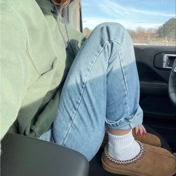 Profile Picture of Bailey Renfrow (@bailey_renfrow) on Poshmark