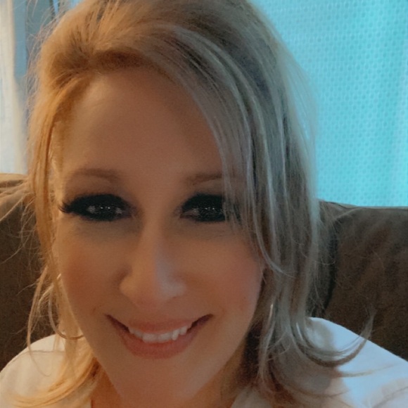 Profile Picture of Sara Mcnay (@smcnay214) on Poshmark