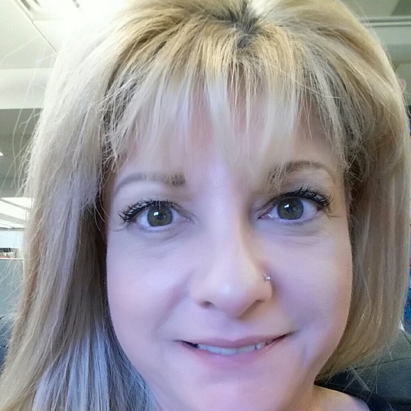 Profile Picture of Corrina Russo (@corrieru) on Poshmark