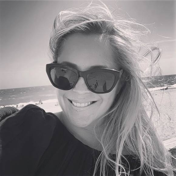 Profile Picture of Juliana Tomassoni bowes (@juliana_bowes) on Poshmark
