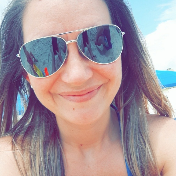 Profile Picture of Amanda Wardwell (@a50116899) on Poshmark