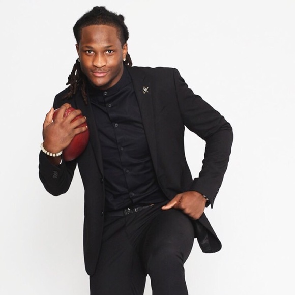 Profile Picture of Christopher Pierce (@chrispierce02) on Poshmark