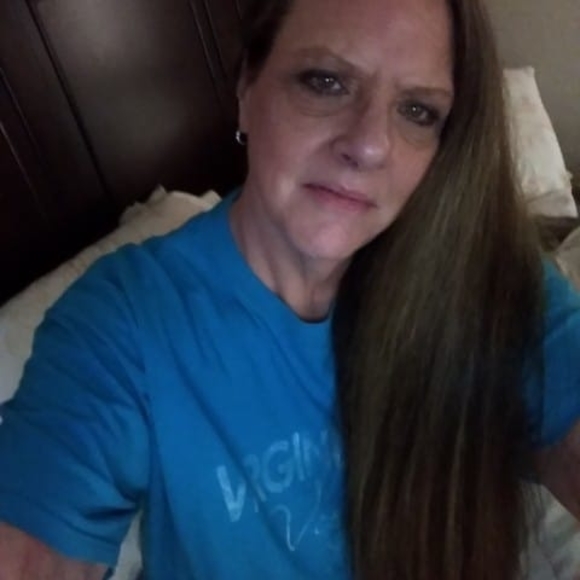 Profile Picture of Renee Gerger (@reneeg1961) on Poshmark