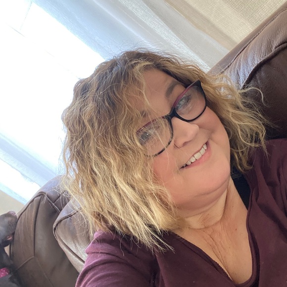 Profile Picture of Shannon Keckler (@sdkeckler) on Poshmark