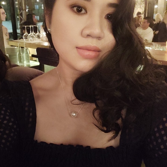 Profile Picture of Hằng Huỳnh (@hanghuynh0912) on Poshmark