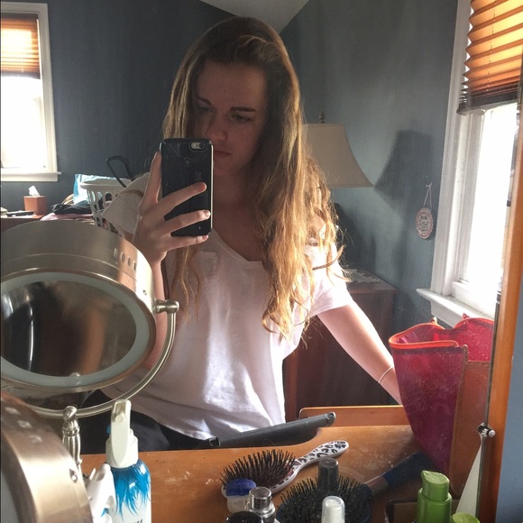 Profile Picture of Neve Heether (@neveheether) on Poshmark