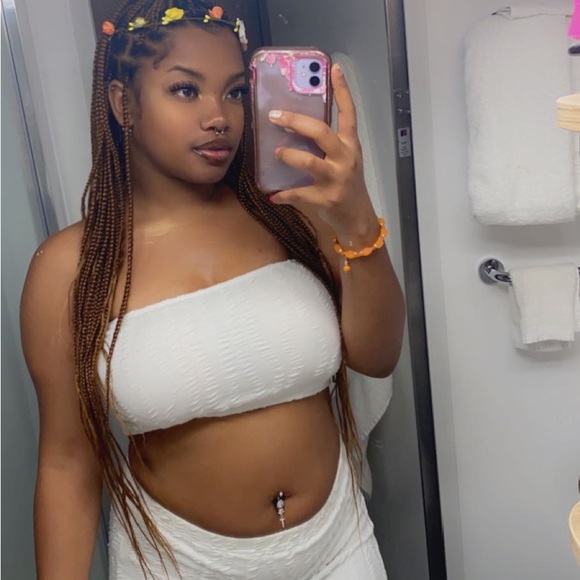 Profile Picture of Tiyara Johnson-freeman (@yundreaa) on Poshmark