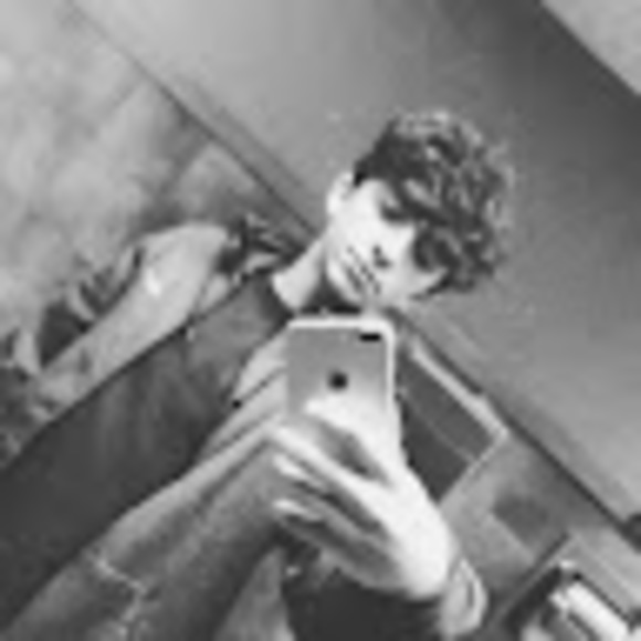 Profile Picture of C farren Farren (@farrencarrie930) on Poshmark