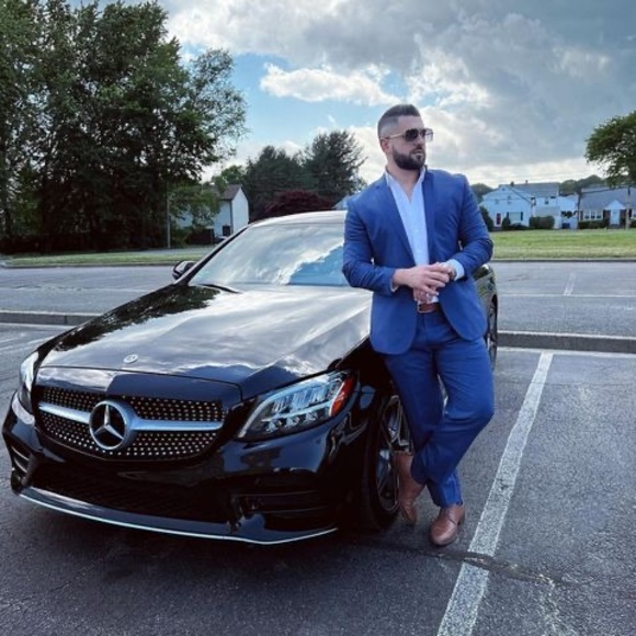 Profile Picture of Raffi Simonian (@raffisimonian) on Poshmark