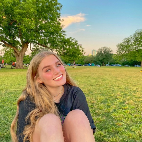 Profile Picture of Nora Sunstrom (@norasunstrom) on Poshmark