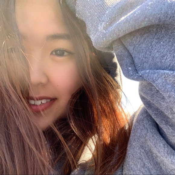 Profile Picture of Laurine Kim (@sijeune) on Poshmark