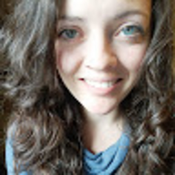 Julia Convissor - Poshmark Profile Picture of Julia Convissor (@juliaconvissor) on Poshmark