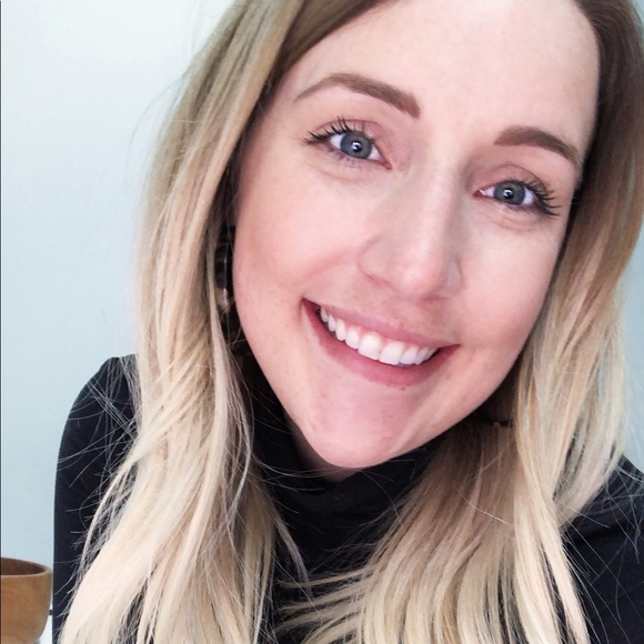 Profile Picture of Kayle Pasterz (@clothesbykayl) on Poshmark