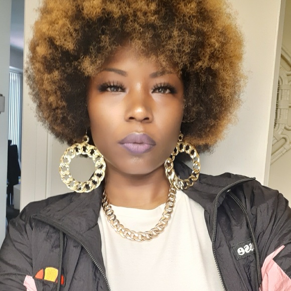 Profile Picture of Chanell Chanell (@ichanellchanell) on Poshmark