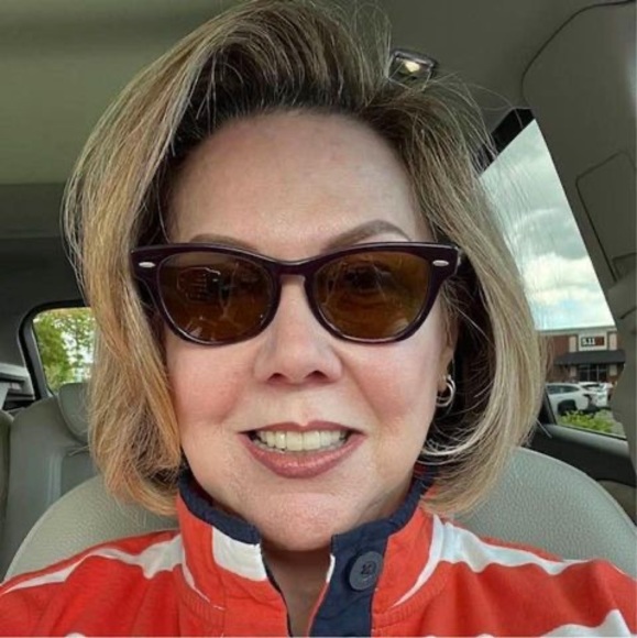 Profile Picture of Connie Manning (@manningconnie) on Poshmark