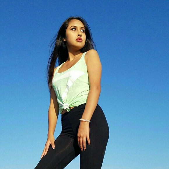 Profile Picture of Cristal Silva (@cristalsilva1) on Poshmark