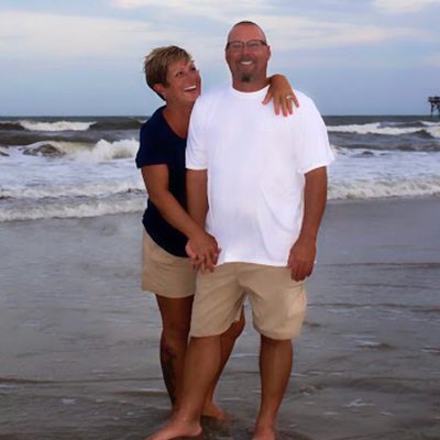 Profile Picture of Lori Carroll (@Imaclaypot) on Twitter