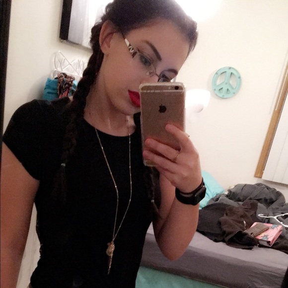 Profile Picture of Calsie Reavis (@calsielynn) on Poshmark