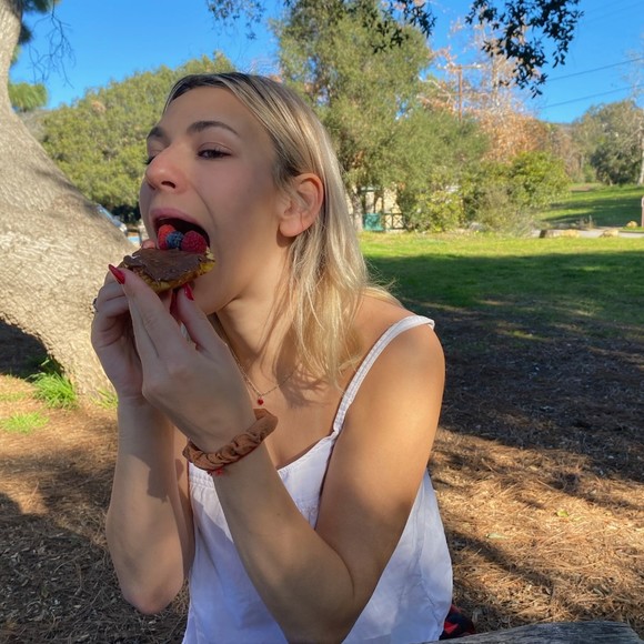 Profile Picture of Lily Pulier (@lilypulier) on Poshmark